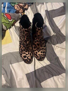 Women’s leopard boot size 8 1/2